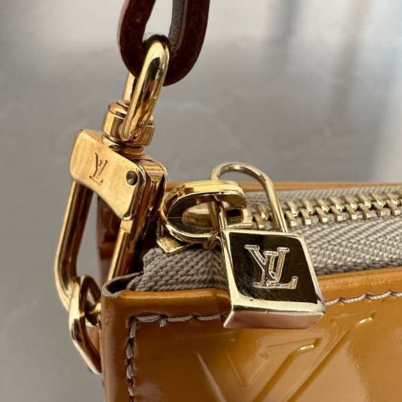 Louis Vuitton Vernis Lexington Pochette Yellow - Picture 5 of 11